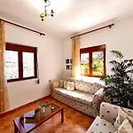S&f - Seaview Getaway House * Vlorë